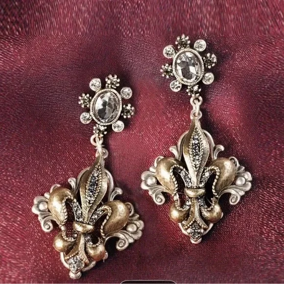 Elegant Silver and Gold Fleur-de-Lis Earrings - Picture 1 of 4